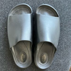 Free People Slides